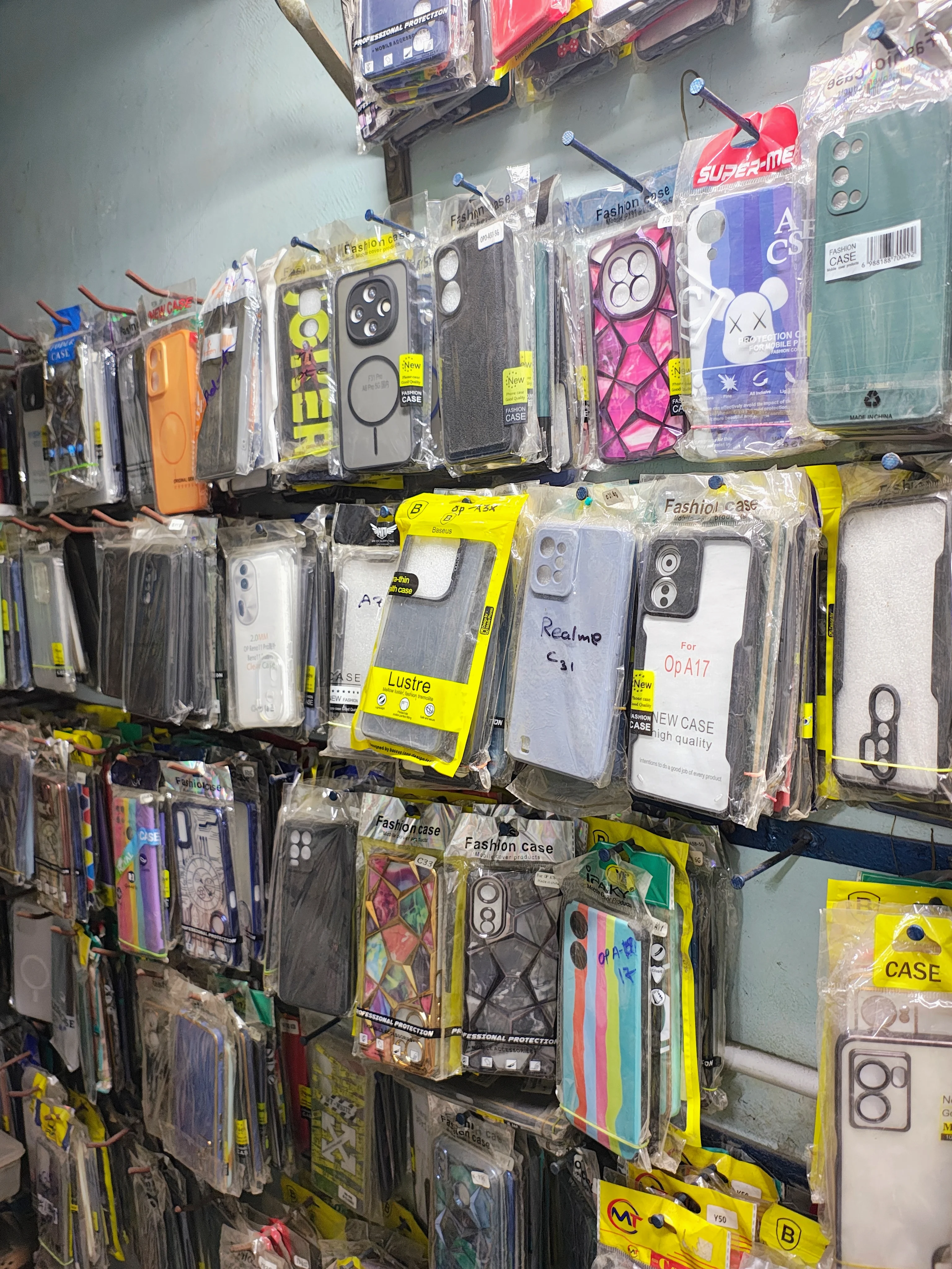 Smart Mobiles shop interior display shelves